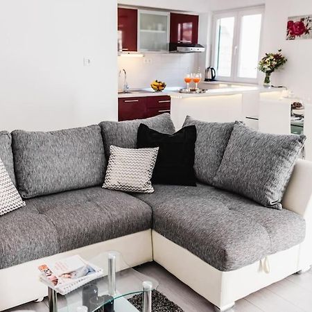 Holiday Home Marina-Renovated House In City Center Rogoznica  Exterior photo