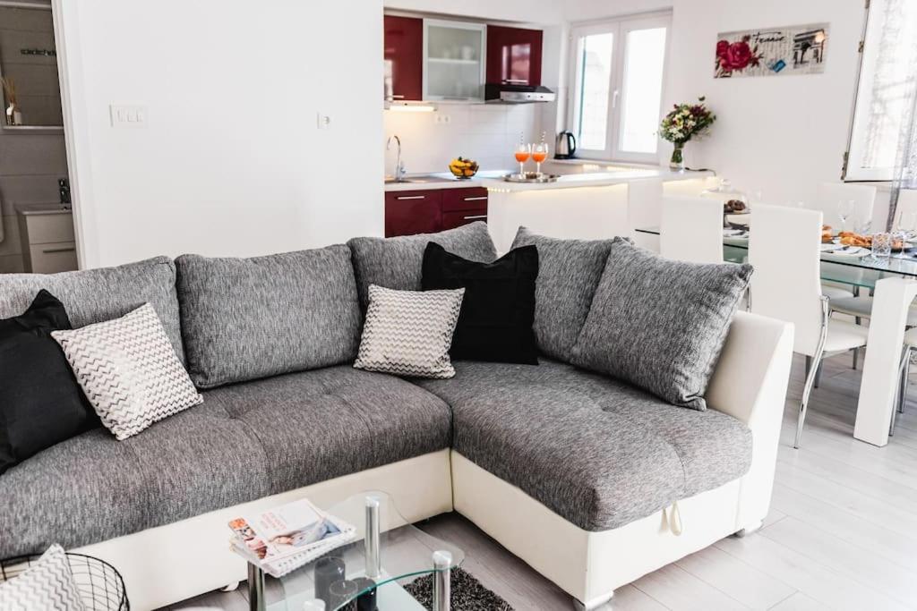 Holiday Home Marina-Renovated House In City Center Rogoznica  Exterior photo