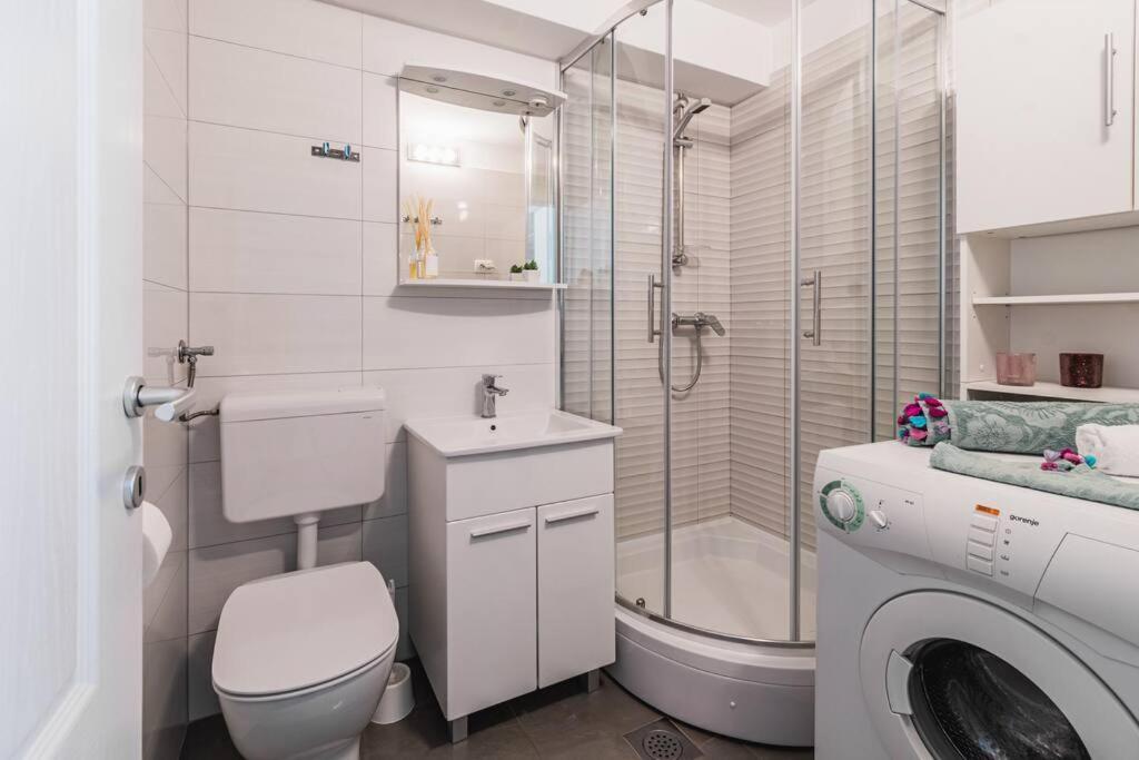 Holiday Home Marina-Renovated House In City Center Rogoznica  Exterior photo